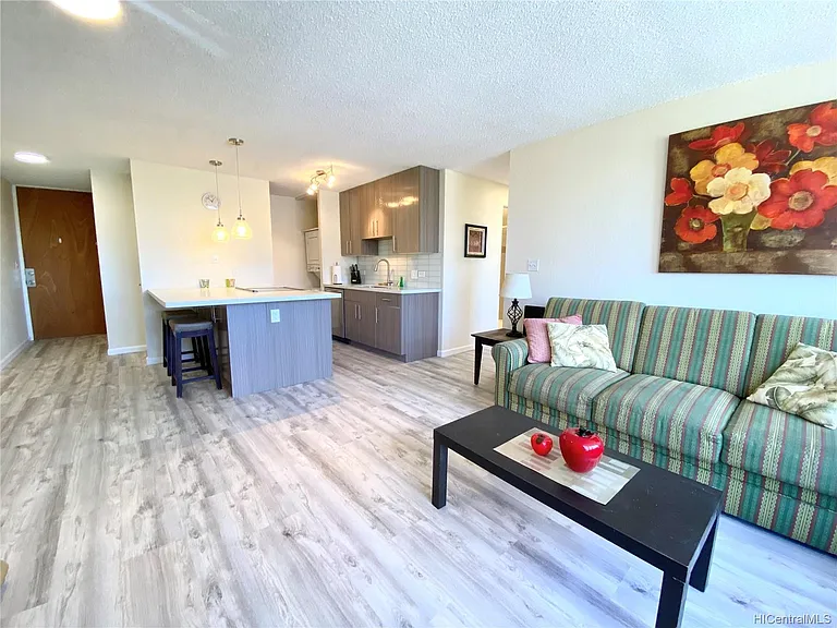 320 Liliuokalani Ave — Photo 3