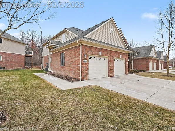 29424 Woodpark Cir, Warren, MI 48092