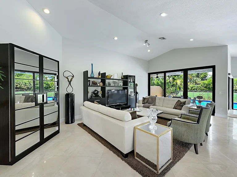 11204 Clover Leaf Cir — Photo 14