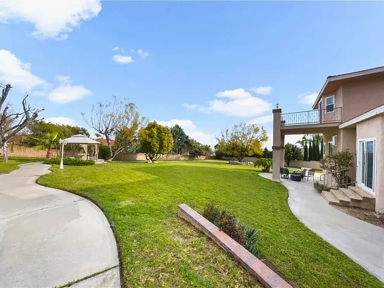 5075 Calypso Ct — Photo 37