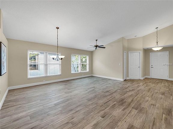 4th image of 167 Savannah Park Loop