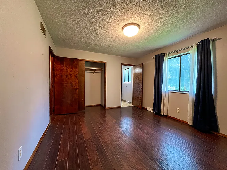 650 Thomas St — Photo 9