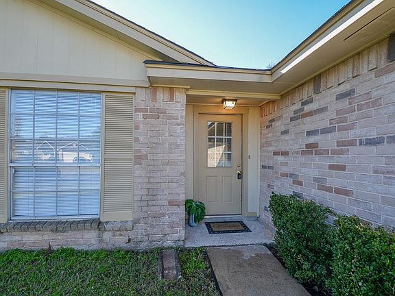 3rd image of 2411 Radcliffe Dr