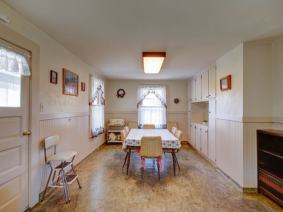 3rd image of 1345 Eastman Ln
