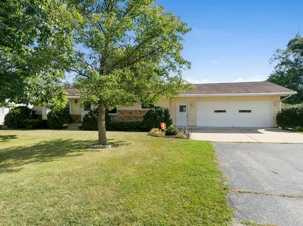 136 E Russell St, Rockton, IL 61072