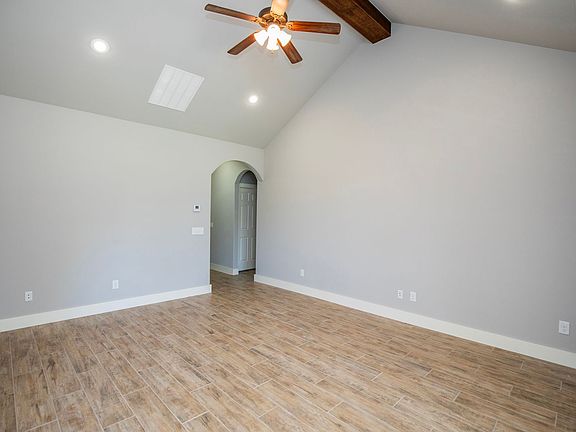 4th image of 214 Alder St
