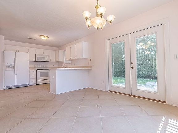 5th image of 7034 NW 121st Ave