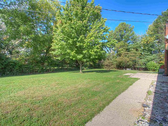 3rd image of 10037 Duncan Dr