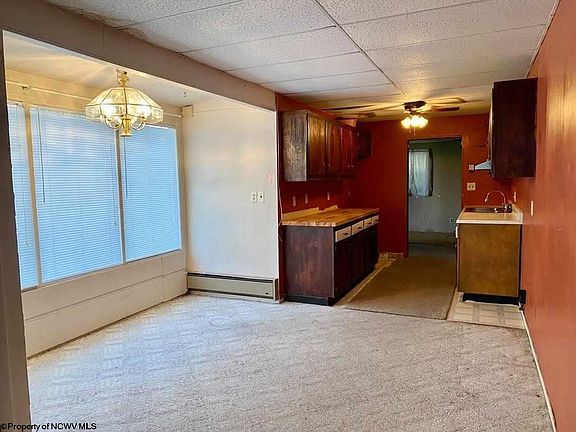 3rd image of 210 Parkview Dr