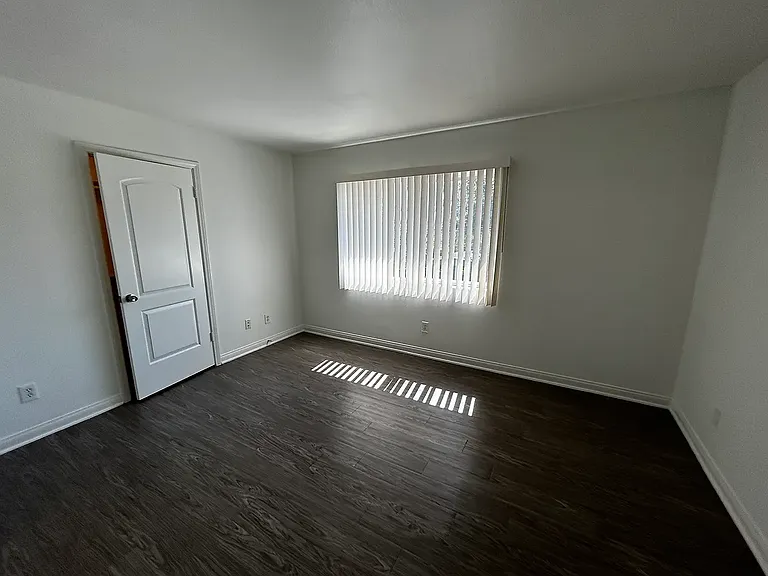 14359 Haynes St #5 — Photo 6
