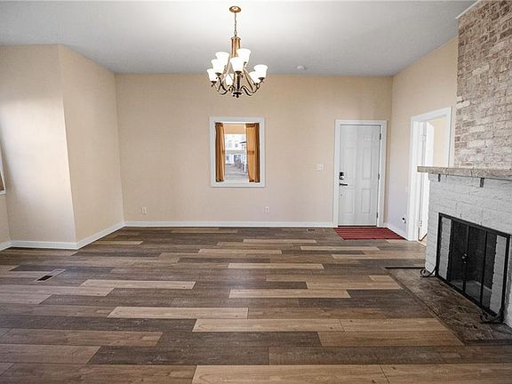 3rd image of 921 Clay St