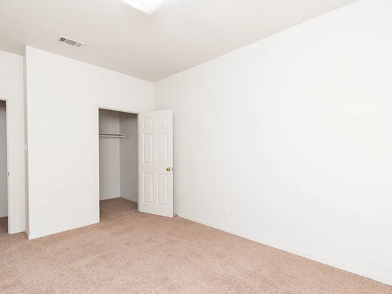 5804 Hamza Cir — Photo 17
