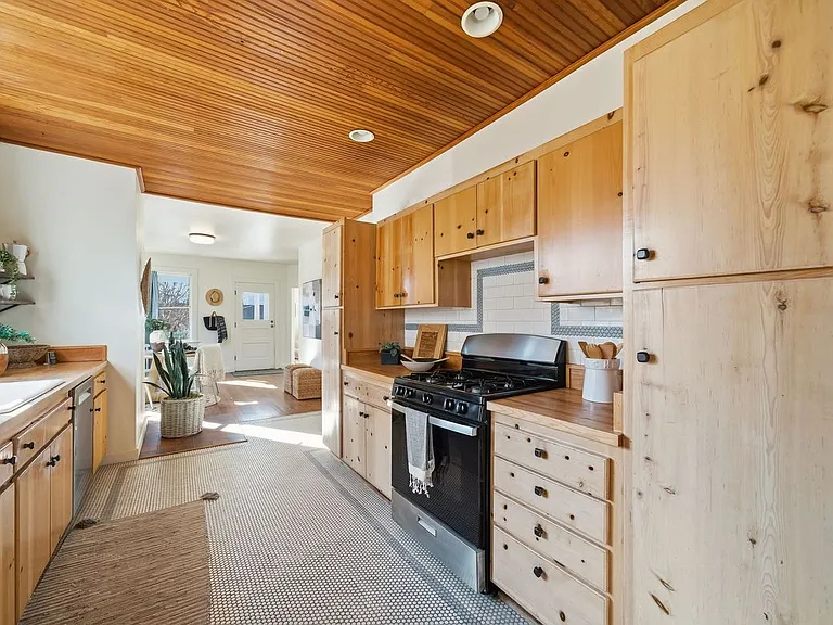 1440 Center St — Photo 22