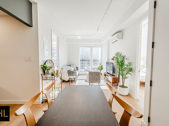 2nd image of 931 Carroll St #1621