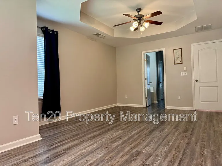 400 Gwynnes Way — Photo 10
