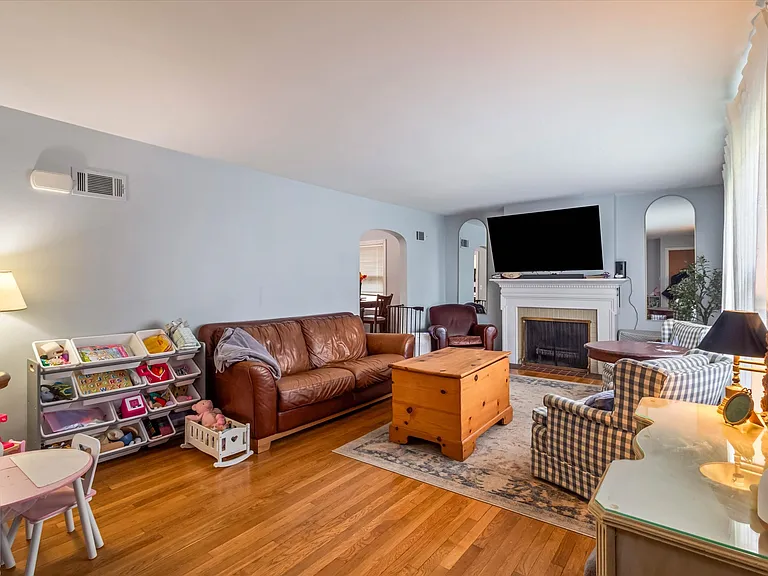 745 Greenview Pl — Photo 11