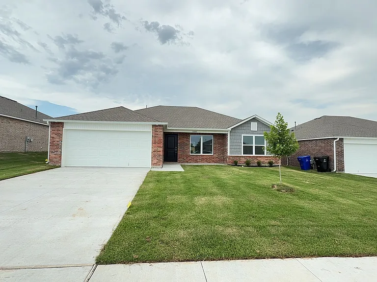 1604 E Gary St — Photo 1