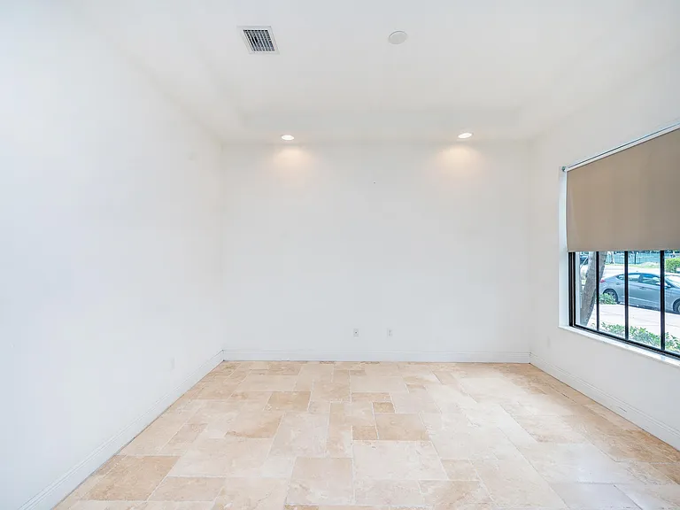 5157 NW 85th Ave — Photo 9