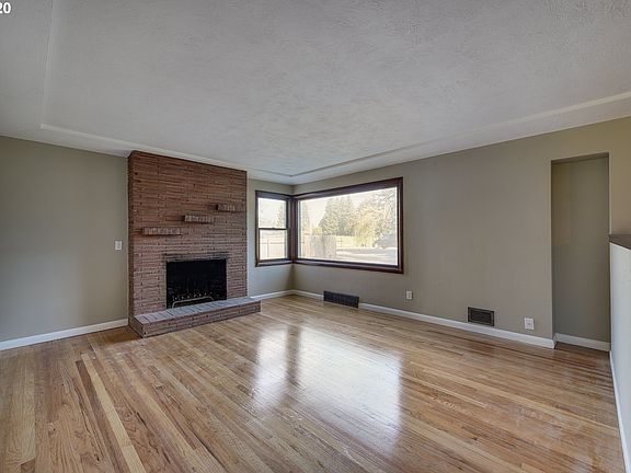 2nd image of 13324 NE Glisan St