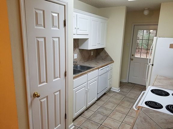 5th image of 210 Bellevue Cir APT B