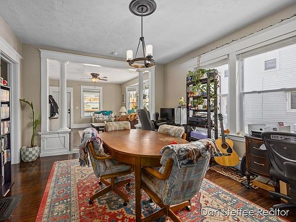 5th image of 312 Palmer St NE