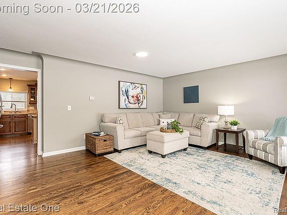 3rd image of 395 Wimpole Dr