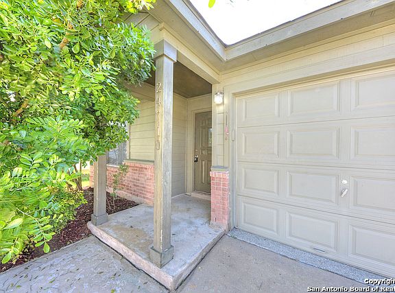 2nd image of 24710 Magnolia Fls
