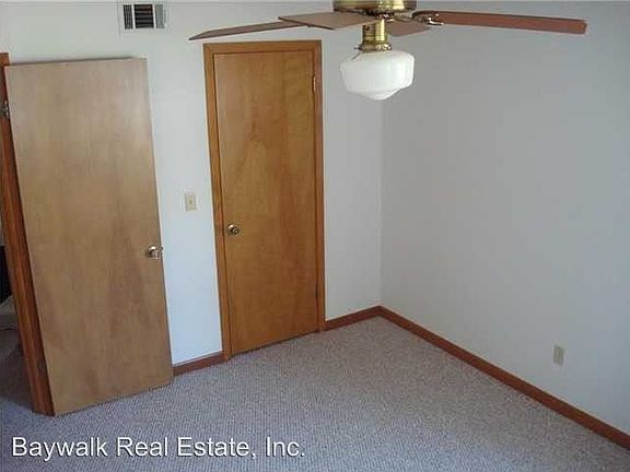 4th image of 348 Evergreen Ave