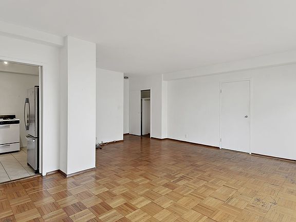 4th image of 4 Fordham Hill Oval APT 9D