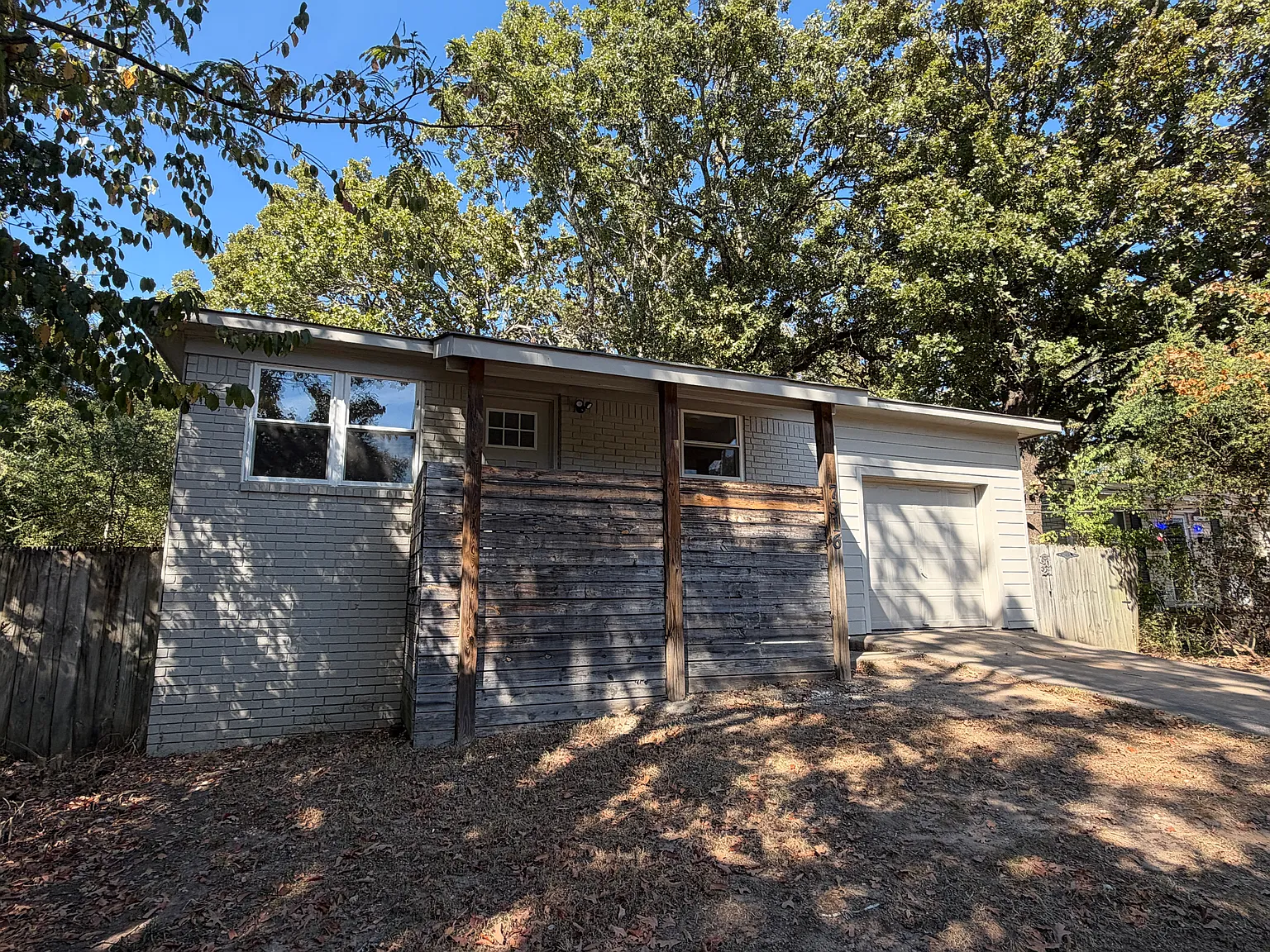 3 bed, 1.5 bath, 1194 sqft, $1,350 — Photo 2