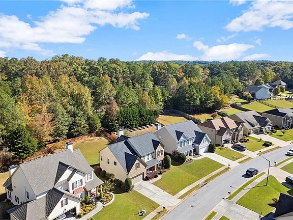 4th image of 265 Parc Dr