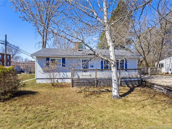 3 Downing St, Fredericton, NB E3A 4M7