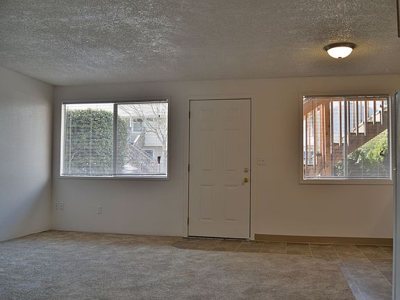 2nd image of 934-936 NW Sycamore Ave #934-05