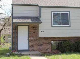 2102 Halls Lndg, Manhattan, KS 66502