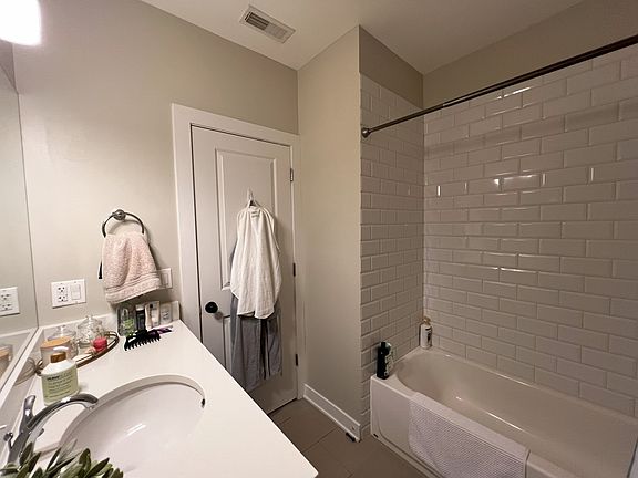 3rd image of 609 W Oakdale Ave #41