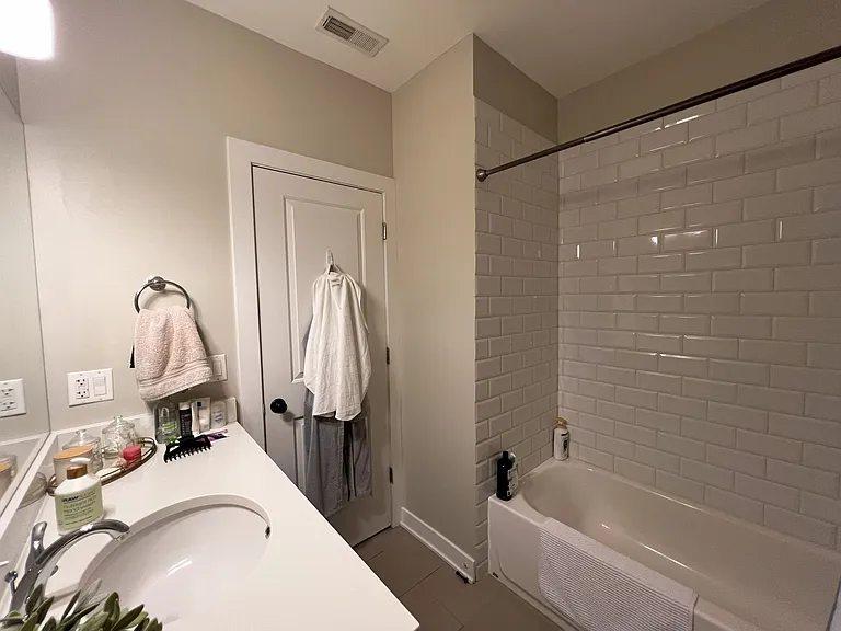 609 W Oakdale Ave #41 — Photo 12