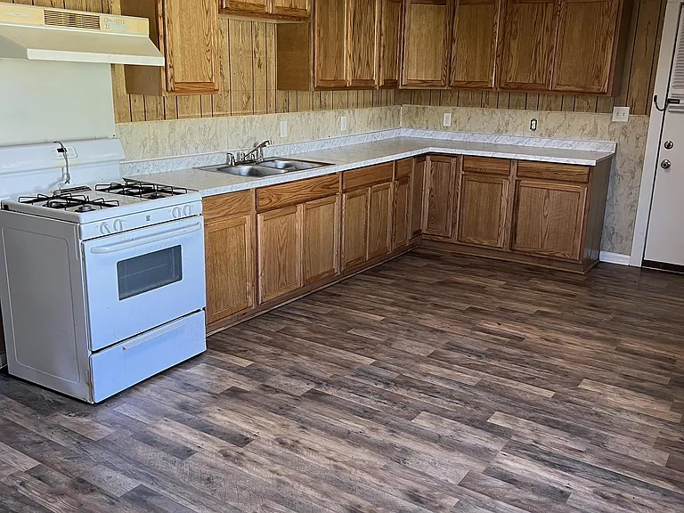 2408 Stanton St — Photo 2