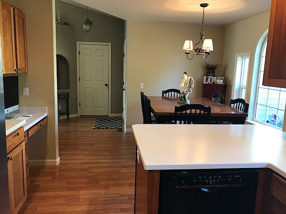 2nd image of 1600 Tara Ct