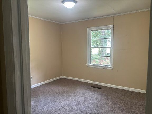 5th image of 111 Woods Dr