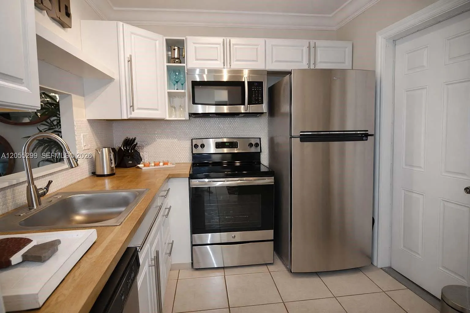 Ficus Gardens Condo — Photo 4