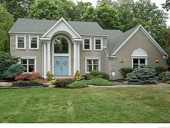 5th image of 190 Curley Dr