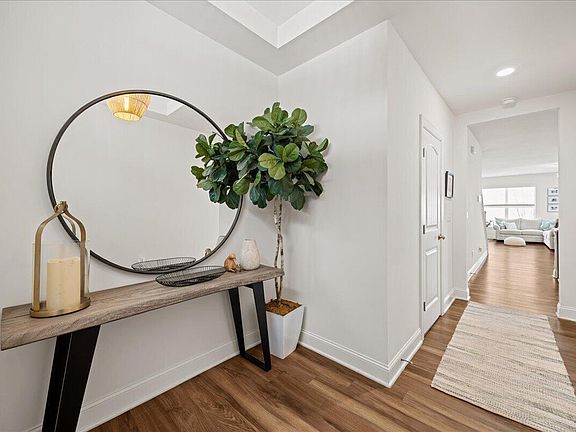 4th image of 410 Lionel St