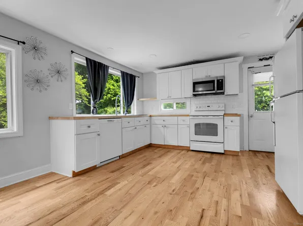 380 Long Hill Road, Wallingford, CT 06492