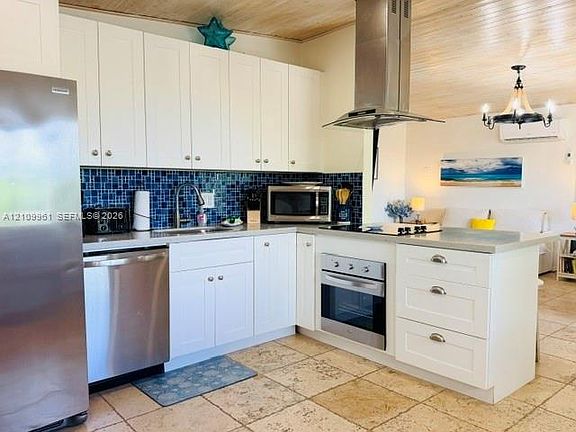 4th image of 26 Shoreland Dr