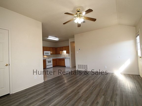 5th image of 5203B Daybreak Dr