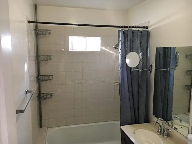 4129 Ocean View Blvd — Photo 4