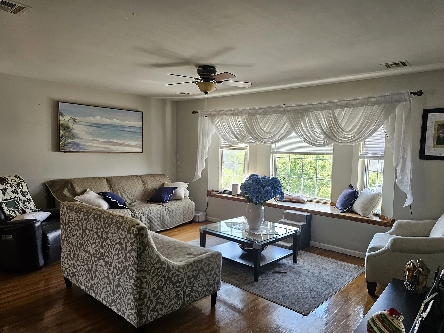 3 bed, 1250 sqft, $2,600 — Photo 3