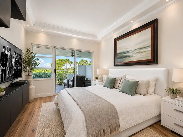 400 S Pointe Dr #307 — Photo 12