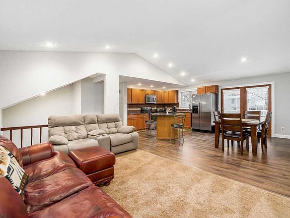 4th image of 842 McDonell Dr