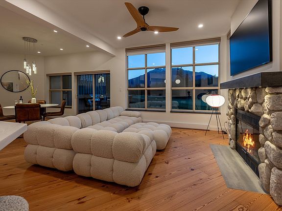 4th image of 4644 Blackcomb Way #5